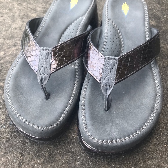 Volatile Flip Flops- Size 8